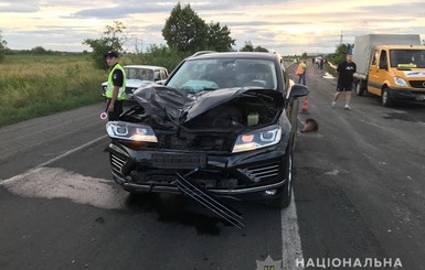 На Закарпатье налоговик на дорогом внедорожнике задавил рабочего