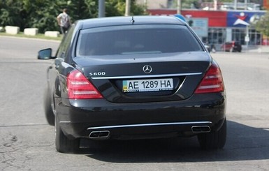 В Днепре полиция попыталась эвакуировать авто Бориса Филатова. Но не смогла 