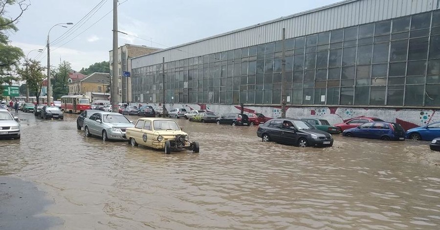 Киев подтопило после проливного дождя 