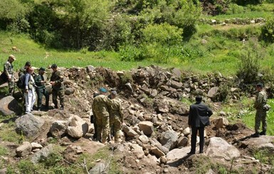 В Пакистане военный самолет упал на жилой район: погибли 17 человек