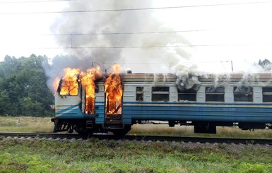 Под Винницей людей из загоревшейся электрички оперативно высадили