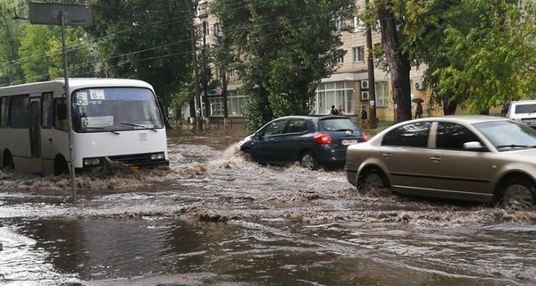 Сегодня днем, 8 августа, на западе и севере грозы, град, порывы ветра 15-20 м/с