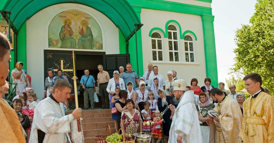 Спас - это Спаситель. И он не может быть фруктовым или злаковым