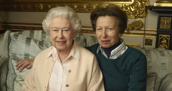Елизавета II поздравила дочь с 69-летием в Инстаграм