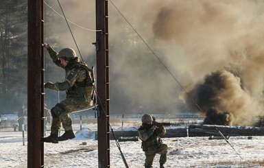 Полторак выписал военным премии ко Дню Независимости