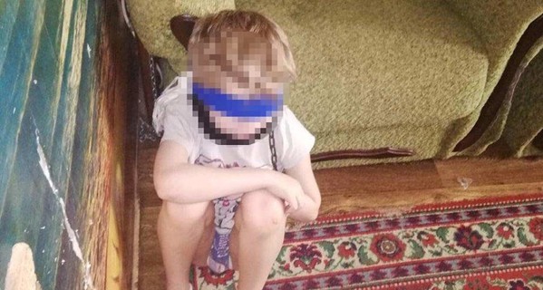 Опекунша из Днепра, посадившая 8-летнего ребенка на цепь, работает завучем в школе