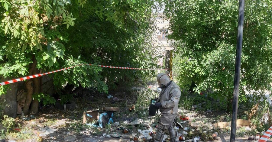 В Николаеве трое детей нашли химические реактивы в гараже и получили ожоги