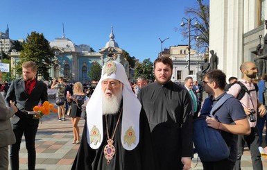 Первыми к началу заседания новой Рады прибыли Филарет, Разумков и Стефанчук