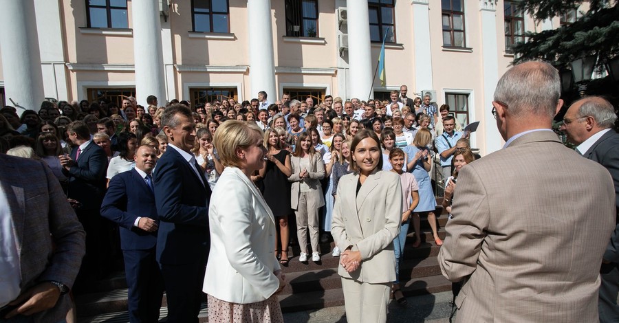 29-летний министр образования записала поздравление с 1 сентября 