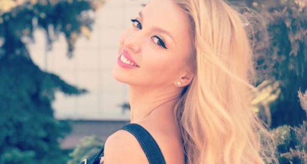 Оля Полякова призналась, что семью кормит она