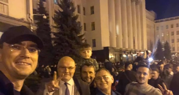 Вятрович, Омелян и другие вышли на протест против 