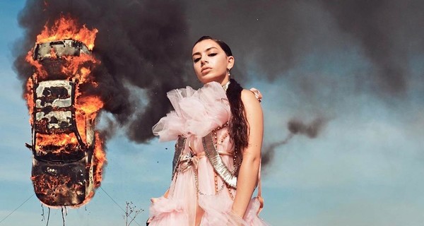 Британская певица Charli XCX выложила клип, снятый в Киеве
