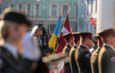 В интернете шутят из-за ошибки у Зеленского про Литву и Латвию