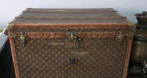 Директор музея Слобожанщины, где хранится сундук Louis Vuitton: Отдам за миллион евро