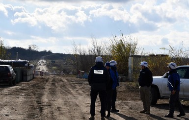 В Золотом жалуются на отсутствие денег, а в Станице Луганской не работают больницы