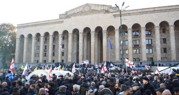 В Грузии возобновились протесты