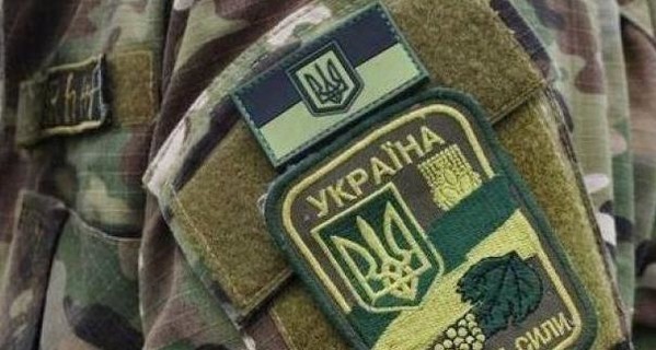 Солдат ехал в зону ООС, но выпал из поезда и скончался в больнице