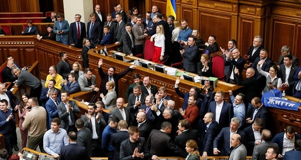 Рада хочет разрешить генпрокурору сообщать нардепам о подозрении