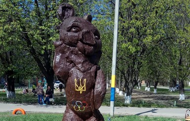 В Полтаве олимпийского Мишку декоммунизируют в пасечника