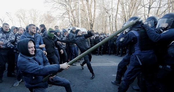 Троим участникам митинга под Радой полиция готовит подозрения