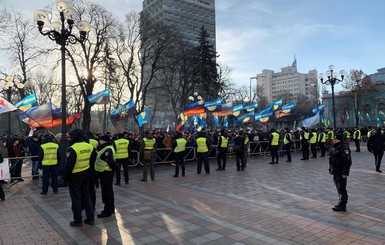 На следующий день после разгона под Радой снова начались протесты