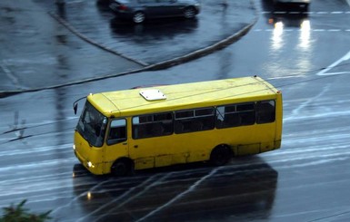 В Запорожье мужчина забыл дочь в маршрутке