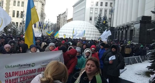 Несколько тысяч аграриев на митинге призвали президента уволить главу НАБУ Сытника и защитить их рабочие места