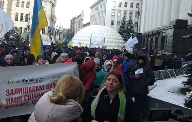 Несколько тысяч аграриев на митинге призвали президента уволить главу НАБУ Сытника и защитить их рабочие места