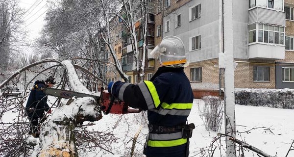 В Донбассе тысяча людей вынуждена греться в местном кинотеатре