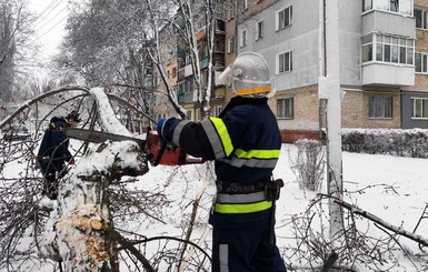 В Донбассе тысяча людей вынуждена греться в местном кинотеатре