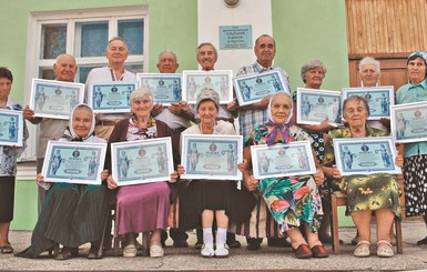 Выпускники школы под Кировоградом встретились спустя 65 лет