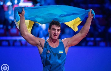 Украинский борец Новиков одолел россиянина и вышел в финал Чемпионата Европы