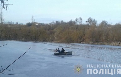 На Житомирщине спасли лодку с детьми, которую унесло в сторону дамбы