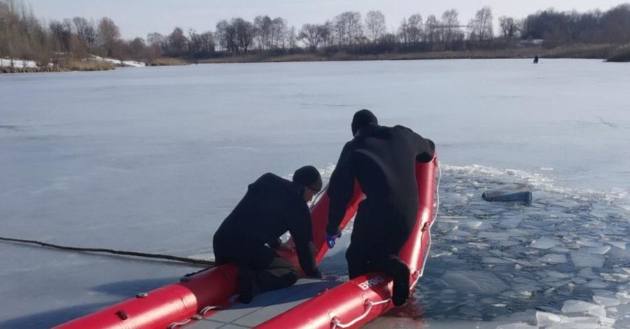 На Харьковщине провалились под лед и утонули двое школьников