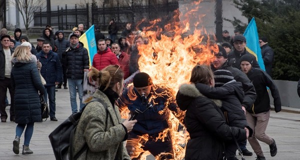 Самоподжог под Офисом президента: стало известно состояние Александра Бурлакова