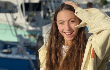 Суперблондинка, улучшенная версия. Оля Полякова поздравила дочь с 15-летием