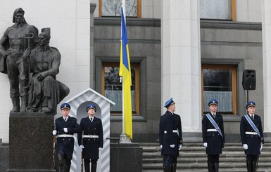 Инженер-строитель: Караул и будка у Верховной Рады – очередные украшательство и бутафория