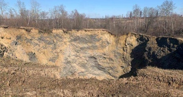 На Львовщине рядом с городом появилась пропасть