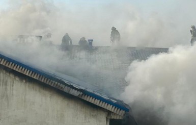 Пожар в Одессе: во время тушения пострадали двое спасателей, один из них в реанимации