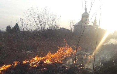 Под Львовом из-за поджигателей травы загорелся газопровод