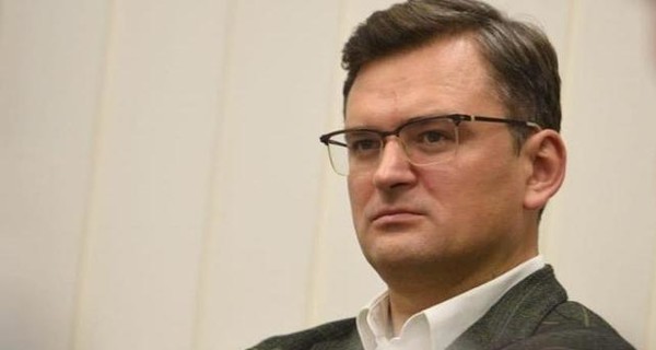 Кулеба призвал украинцев за границей ради их безопасности оставаться в странах пребывания