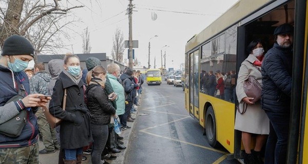 В Кабмине объяснили, кто имеет право на проезд в транспорте во время карантина