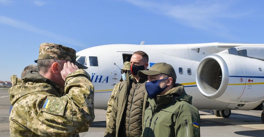 Зеленский прилетел на Закарпатье