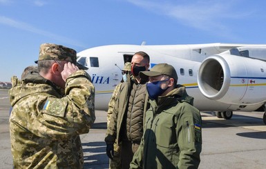 Зеленский прилетел на Закарпатье