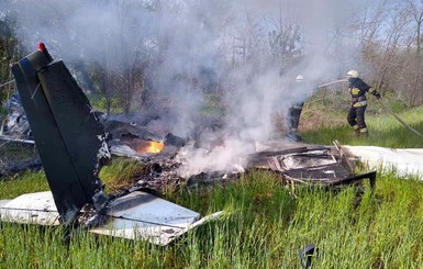 Под  Днепром упал самолет, есть погибшие