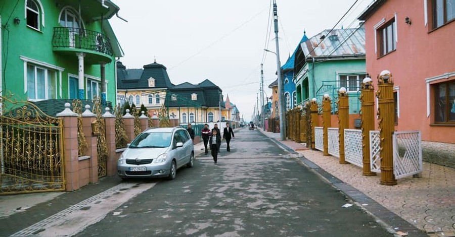 На Закарпатье с цыганским бароном, умершим от коронавируса, простились в закрытом режиме