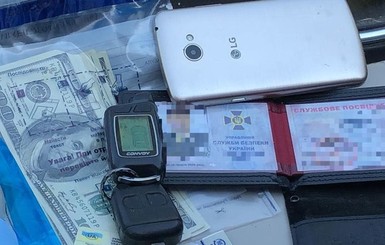 Под Николаевом подполковник СБУ требовал от фермера 2 тысячи долларов и 10 тонн зерна