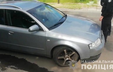 В центре Днепра более 20 человек напали на сотрудников полиции