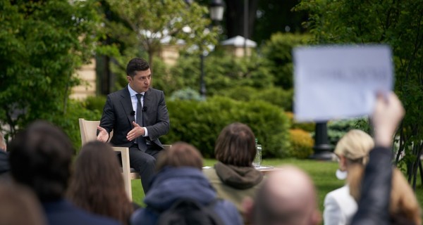 Реакция на пресс-конференцию Зеленского: в сети президента сравнили с Порошенко и удивились поведению Мендель