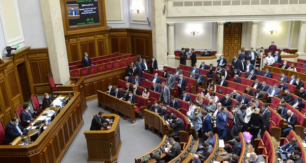 Взламывать двери и врываться к должникам: скандальную правку не убрали из законопроекта о ЖКХ